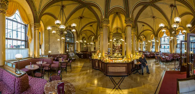 Festsaal des Café Central in Wien